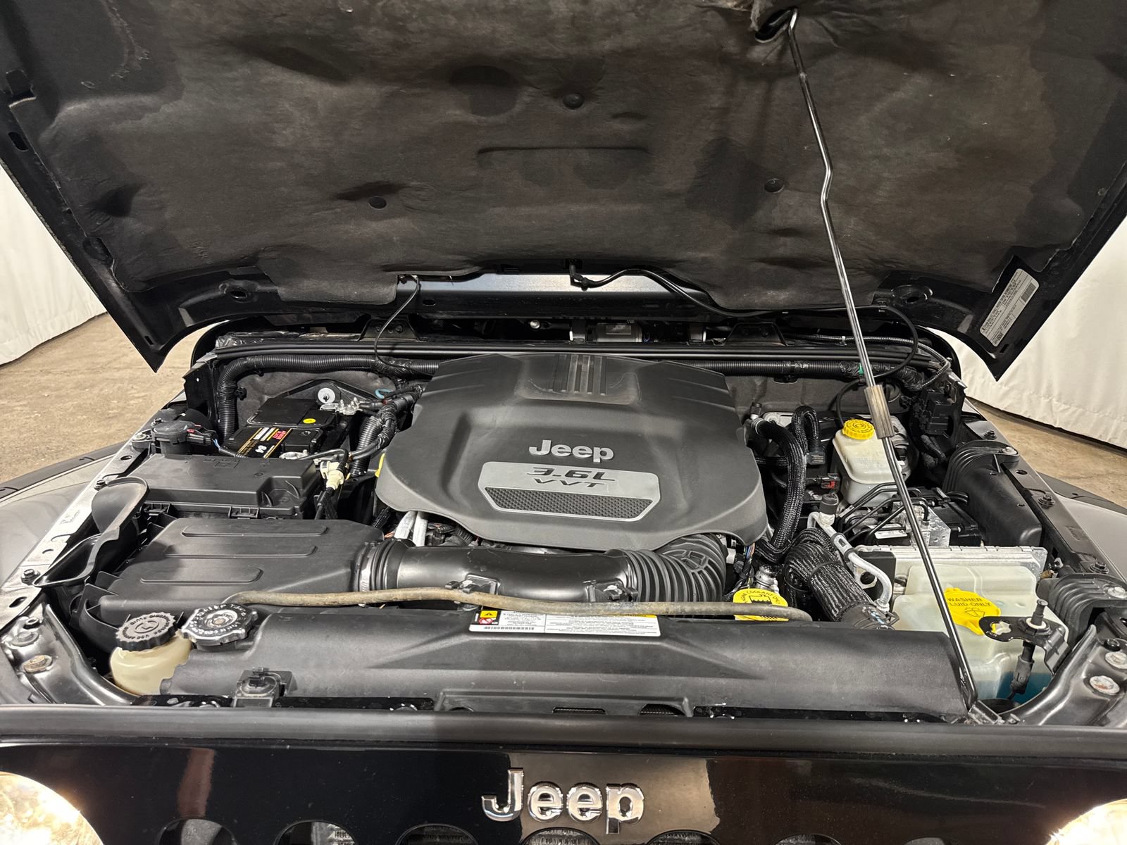 Used 2012 Jeep Wrangler Sahara w/ Connectivity Group AWD/4WD image 27