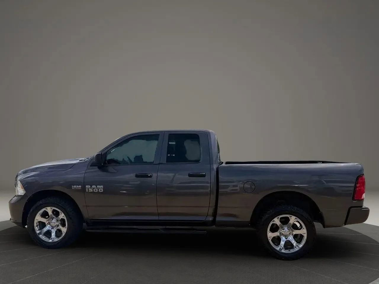 Used 2017 RAM 1500 Express AWD/4WD image 4