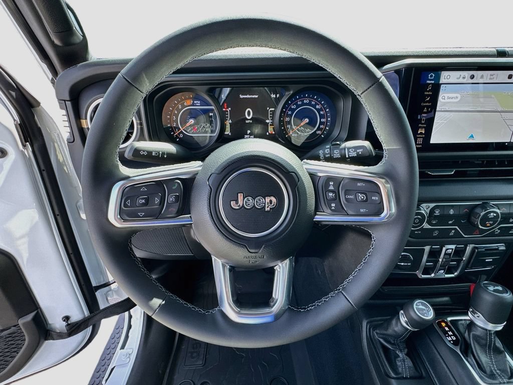 Used 2026 Jeep Wrangler Unlimited Sahara AWD/4WD image 11