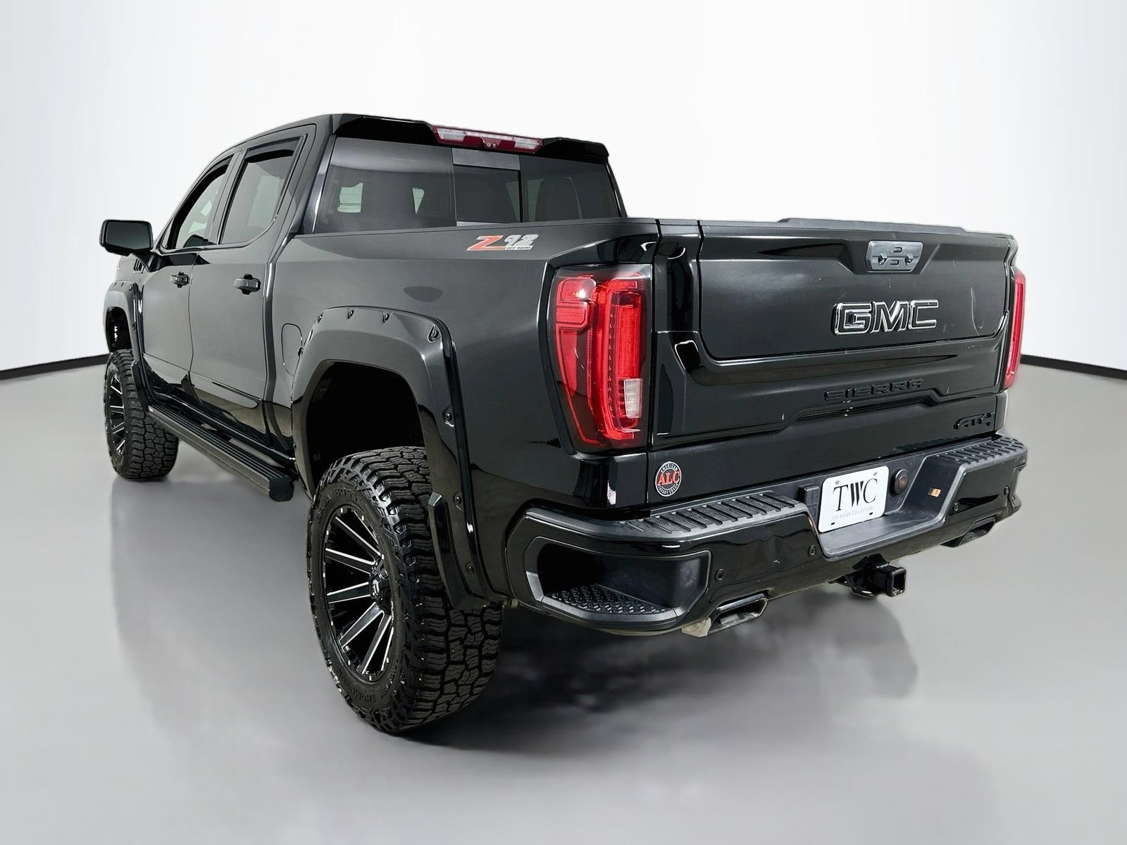 Used 2023 GMC Sierra 1500 AT4 w/ AT4 Premium Package AWD/4WD image 7
