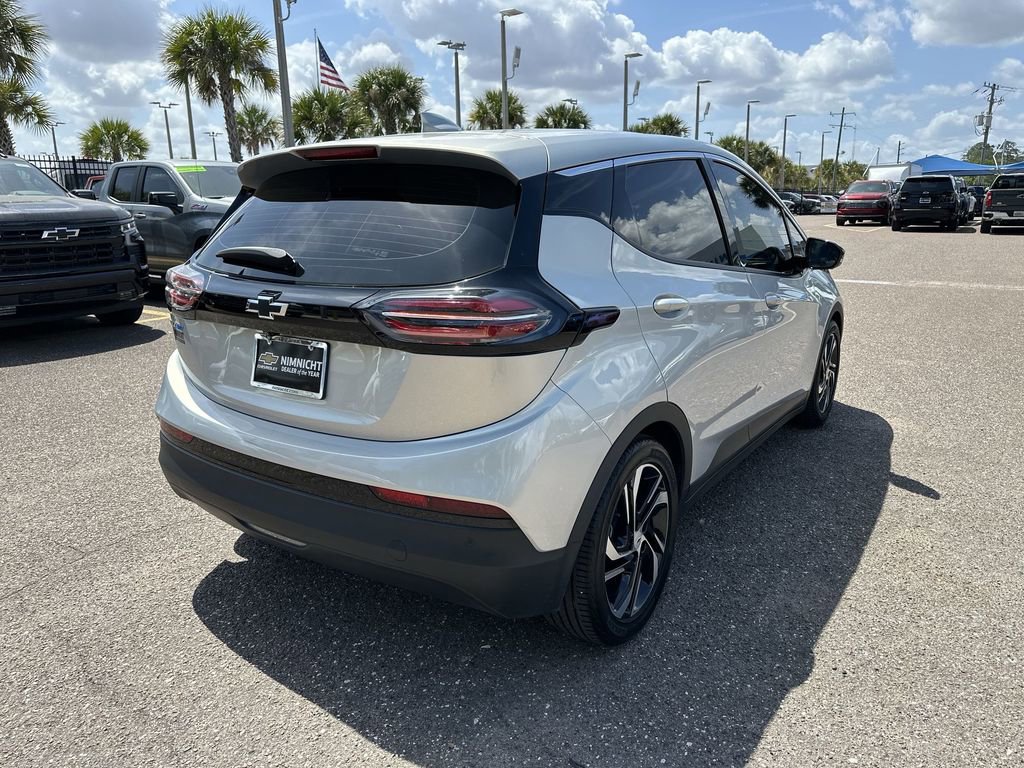 Used 2022 Chevrolet Bolt LT w/ Infotainment Package FWD image 16