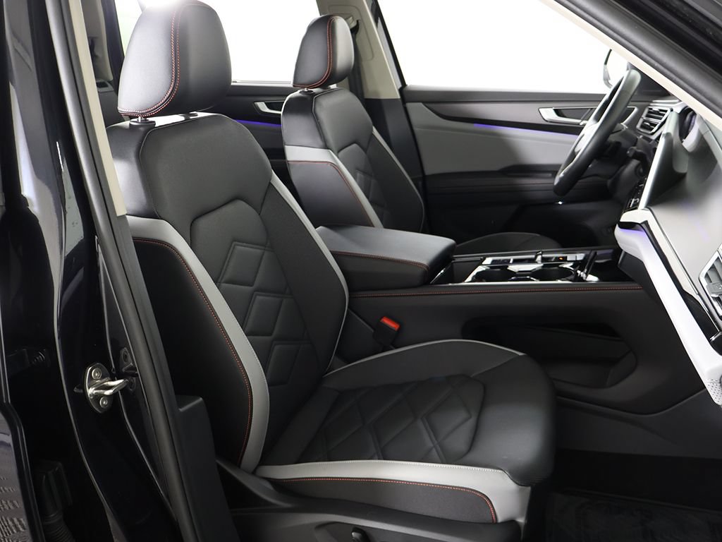 Used 2024 Volkswagen Atlas Peak Edition SEL AWD/4WD image 35