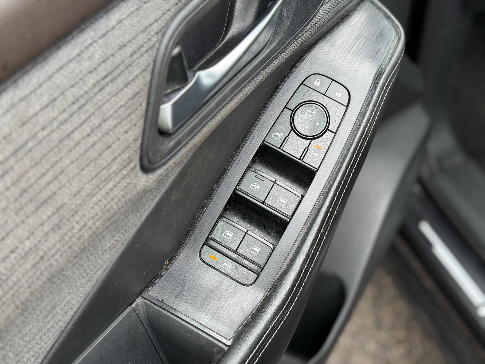 Used 2023 Nissan Rogue SV image 11