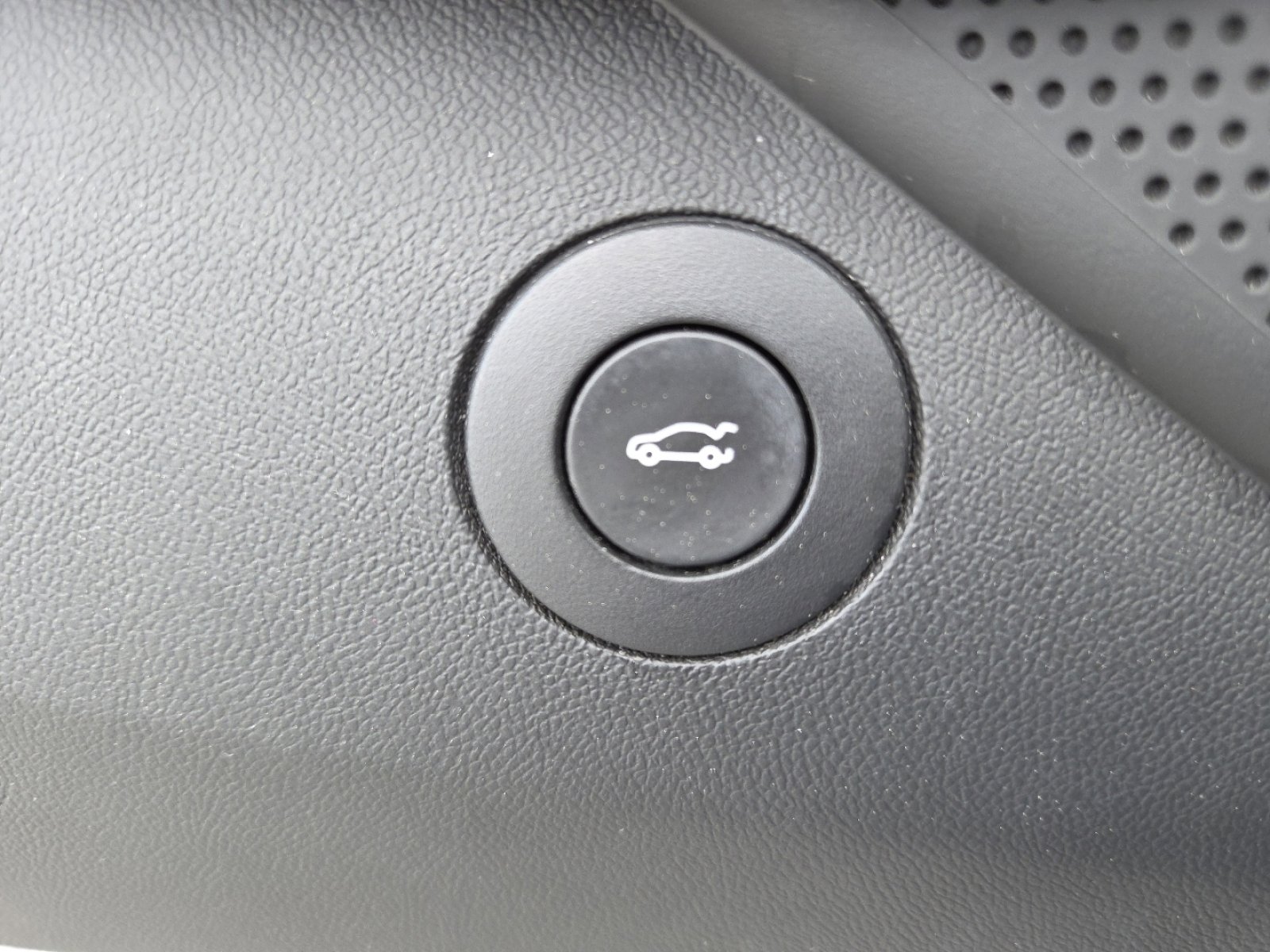 Used 2018 Chevrolet Camaro LT image 7