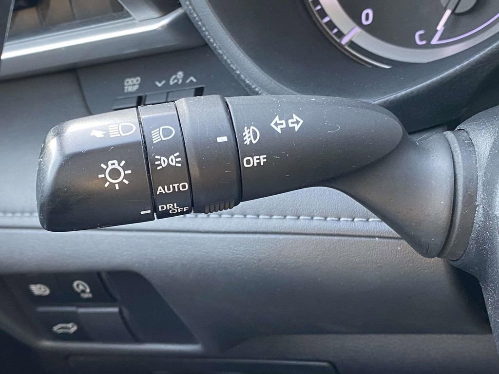 Used 2023 Toyota Highlander LE AWD/4WD image 22