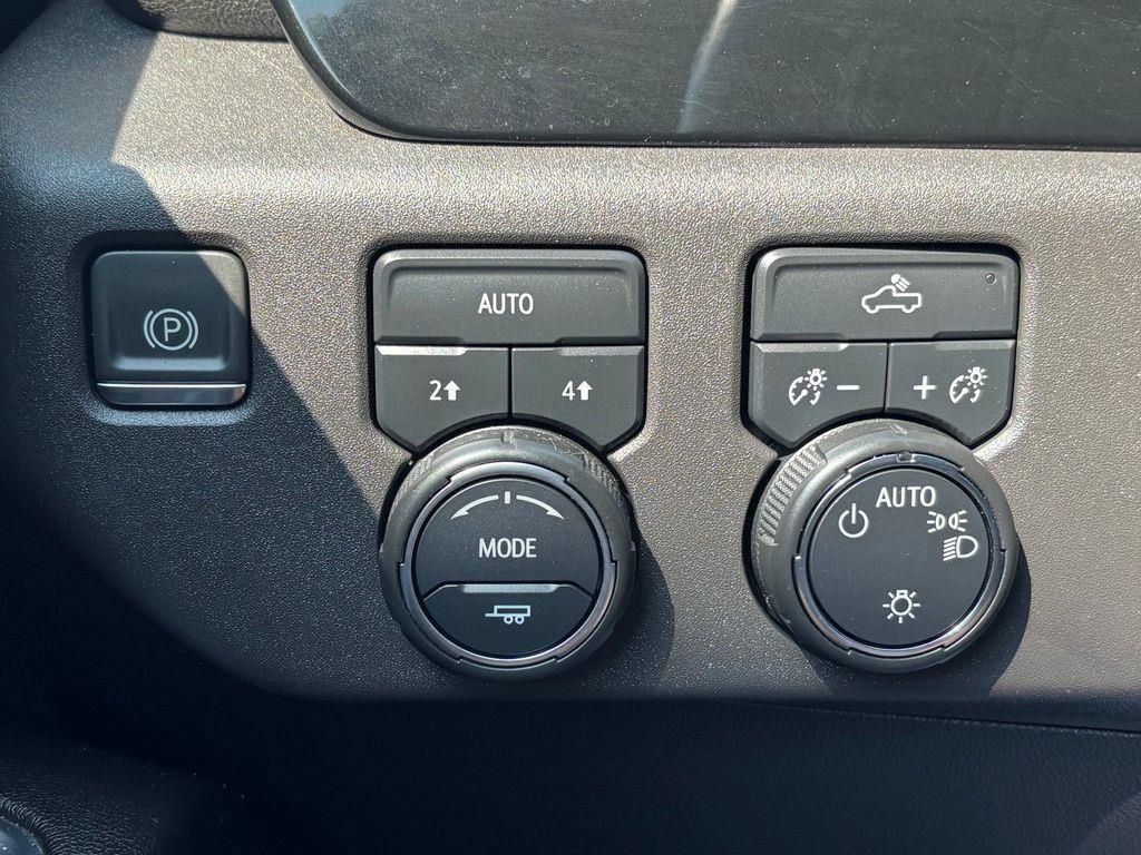 Used 2024 Chevrolet Silverado 1500 LT AWD/4WD image 9