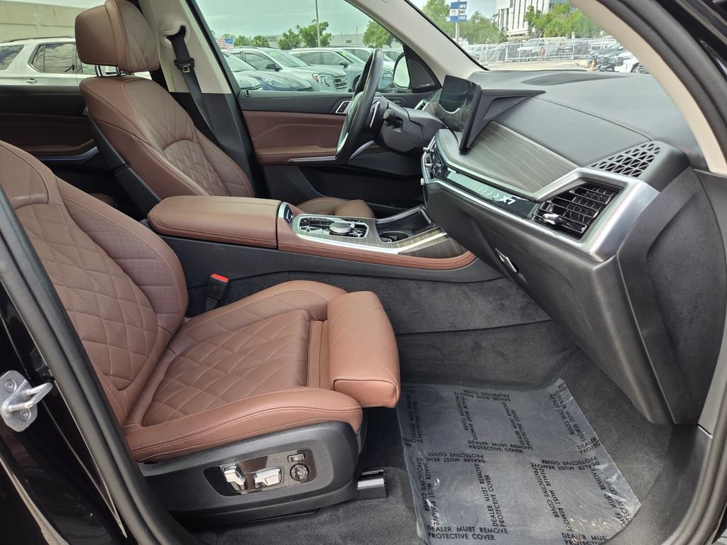 Used 2025 BMW X7 xDrive40i w/ Premium Package AWD/4WD image 19