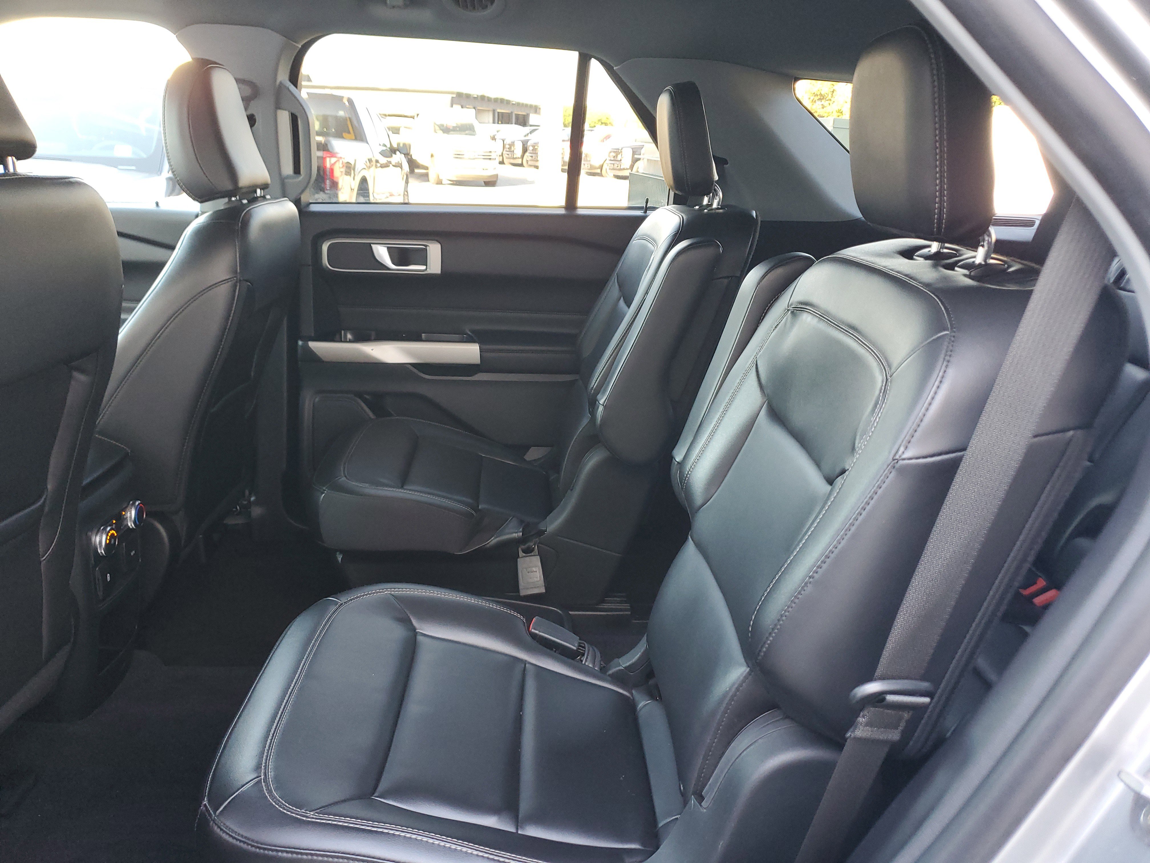 Used 2021 Ford Explorer XLT w/ Equipment Group 202A image 13