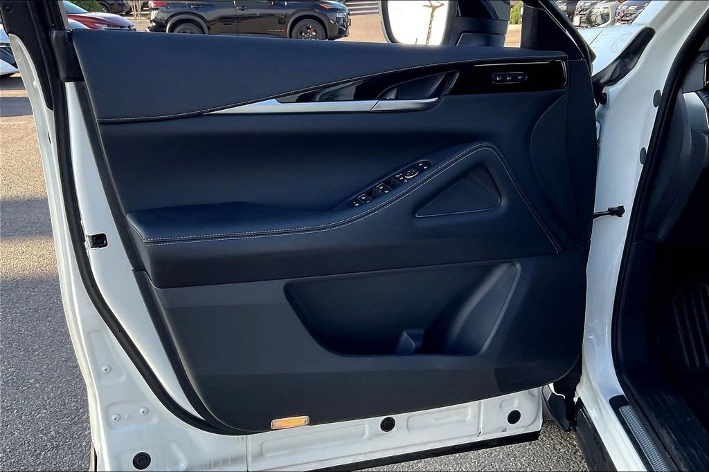 Used 2025 INFINITI QX60 Pure image 22