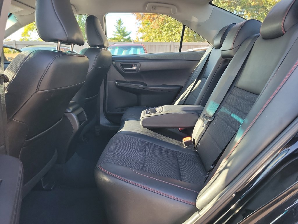 Used 2016 Toyota Camry SE FWD image 18