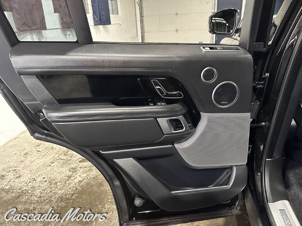 Used 2018 Land Rover Range Rover Autobiography image 19
