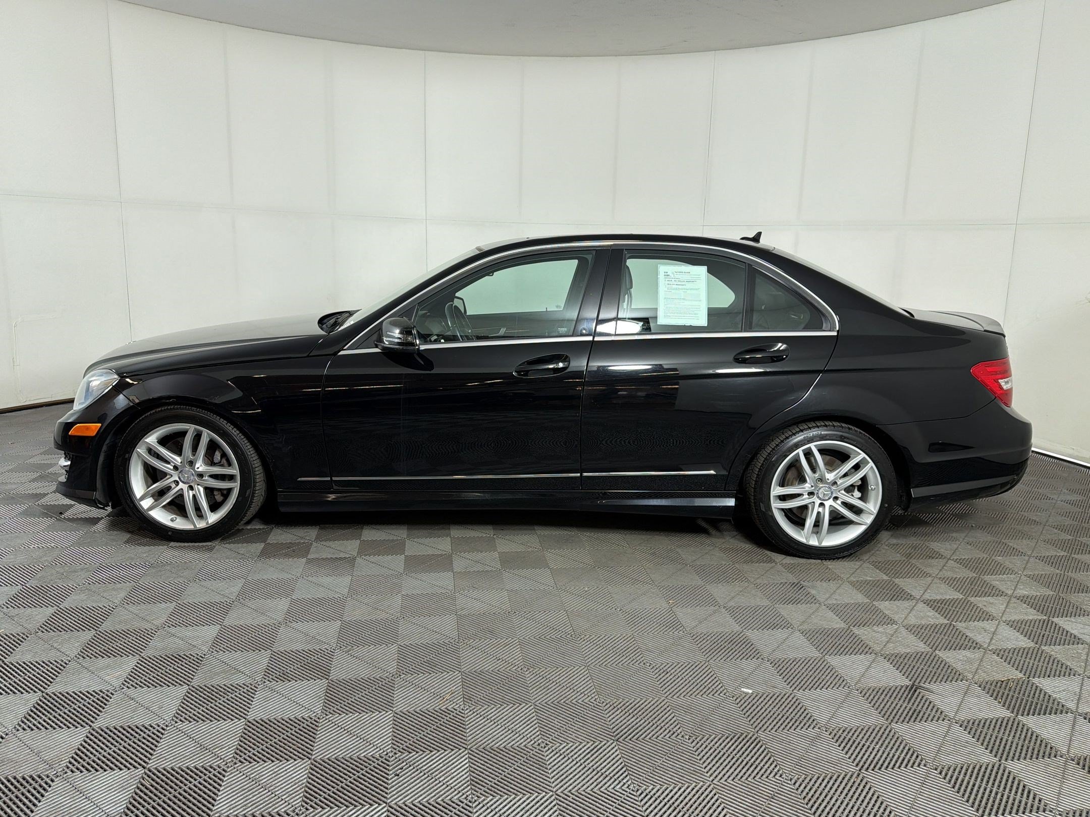 Used 2013 Mercedes-Benz C 300 4MATIC Sedan image 2