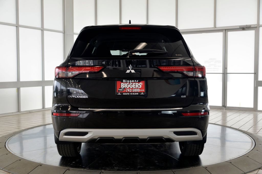 Used 2023 Mitsubishi Outlander SE image 7