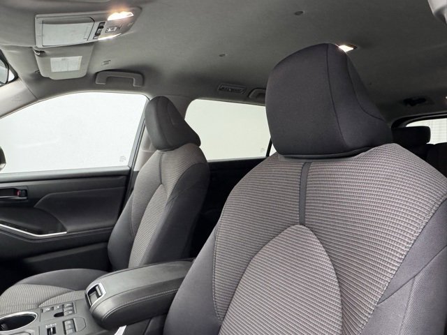 Used 2023 Toyota Highlander LE image 18
