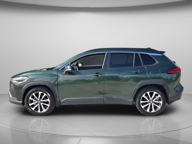 Used 2023 Toyota Corolla Cross XLE w/ Convenience Package FWD image 3