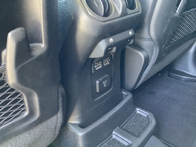 Used 2024 Jeep Wrangler Unlimited Sahara w/ Technology Group AWD/4WD image 29