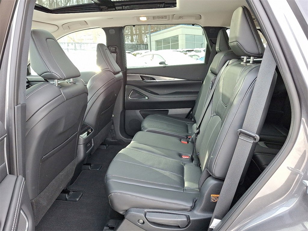 Certified 2025 INFINITI QX60 Luxe image 11