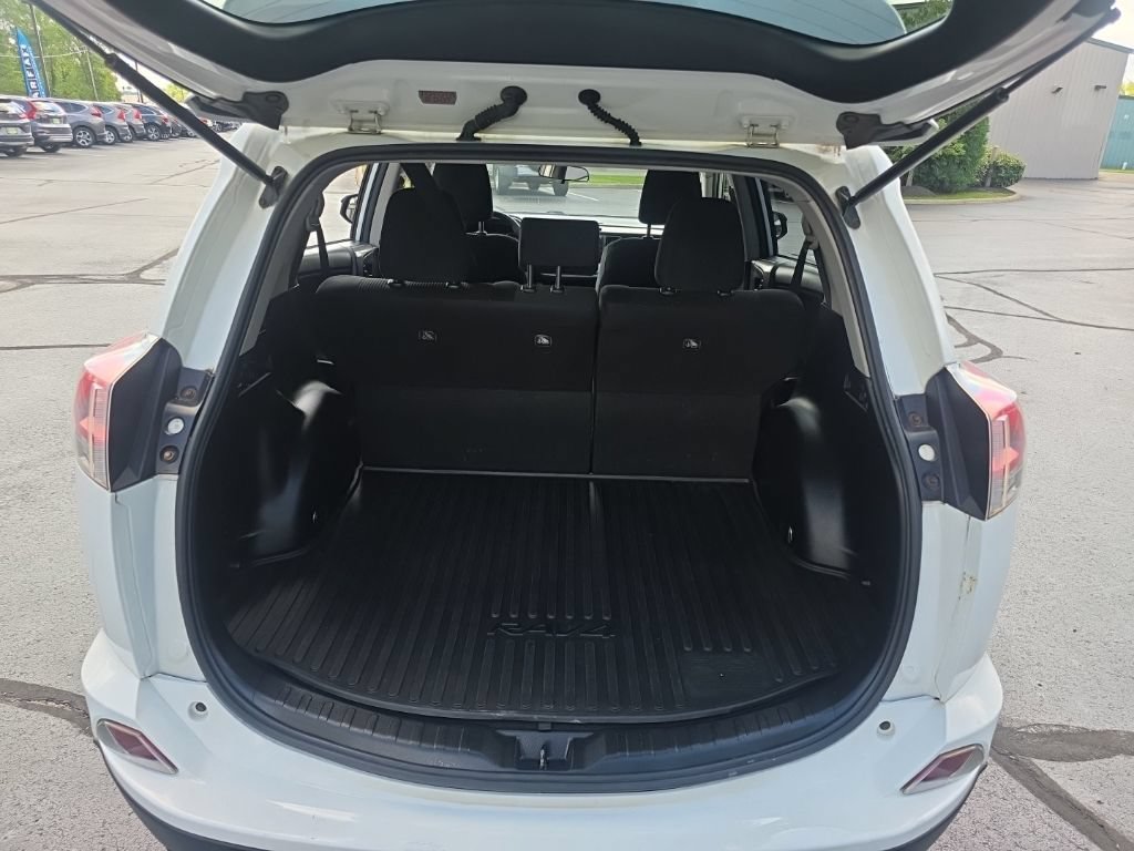 Used 2018 Toyota RAV4 LE w/ All Weather Liner Package FWD image 26