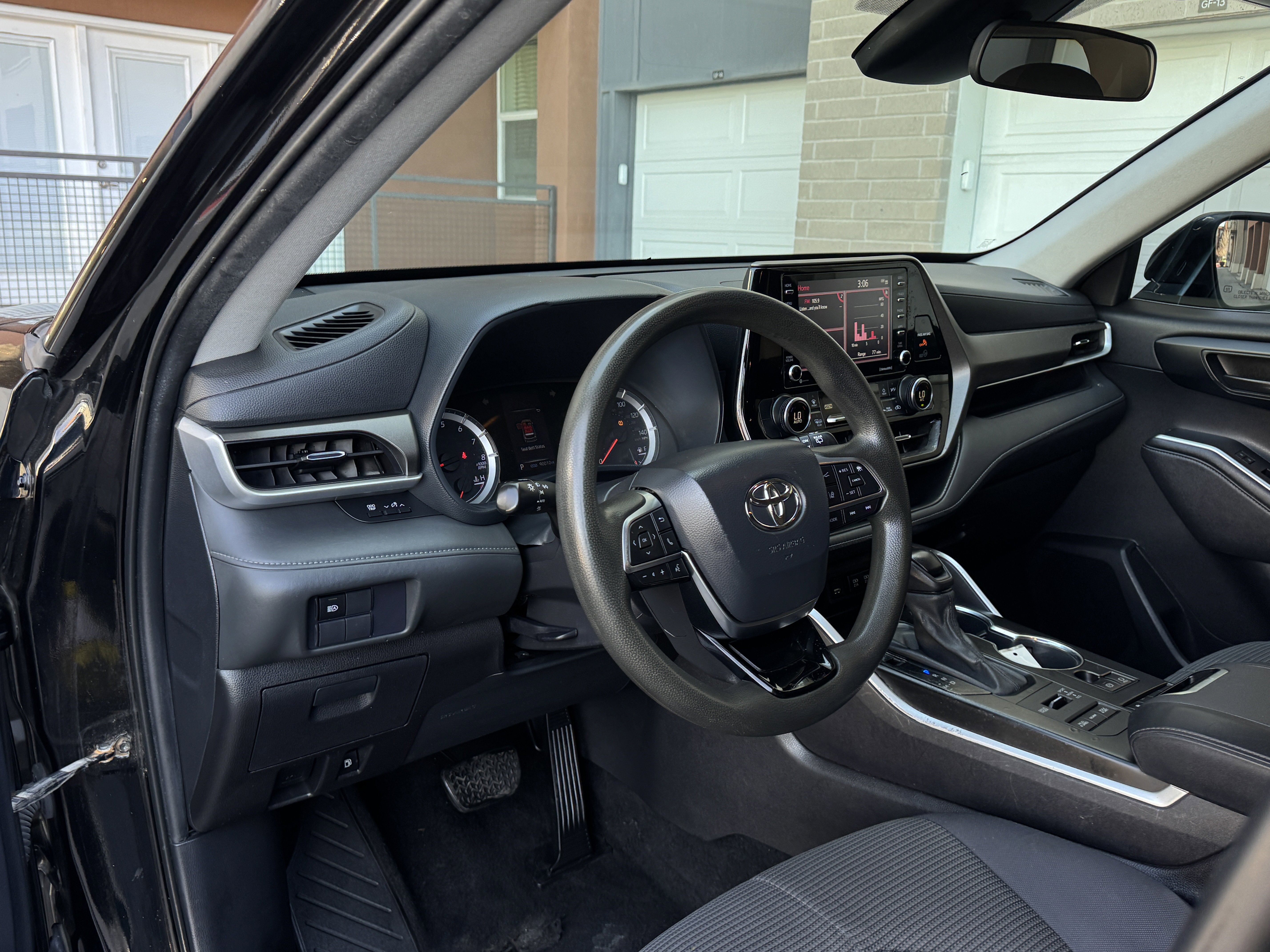 Used 2020 Toyota Highlander L image 14