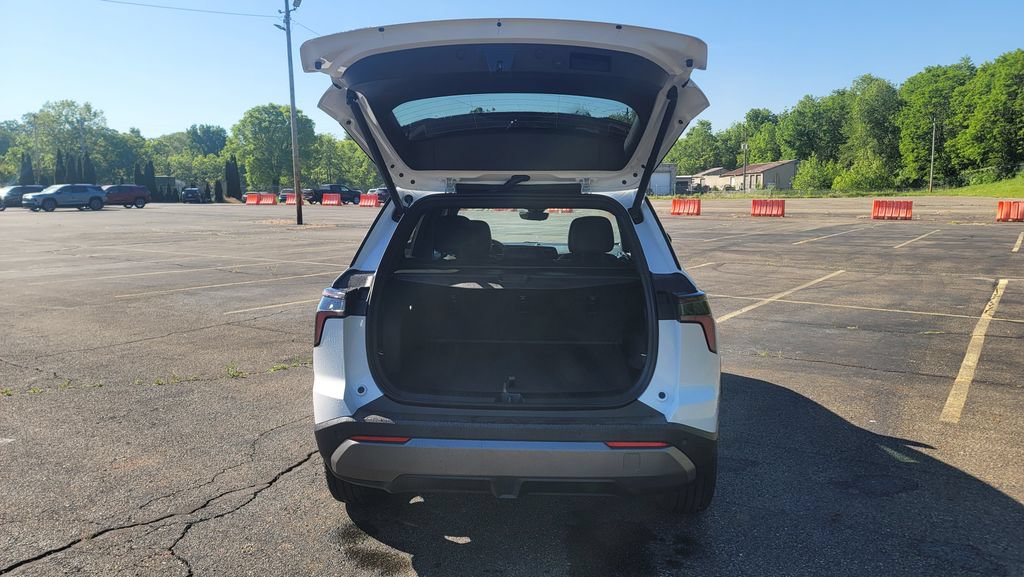New 2026 Chevrolet Equinox LT w/ Convenience Package II FWD image 11