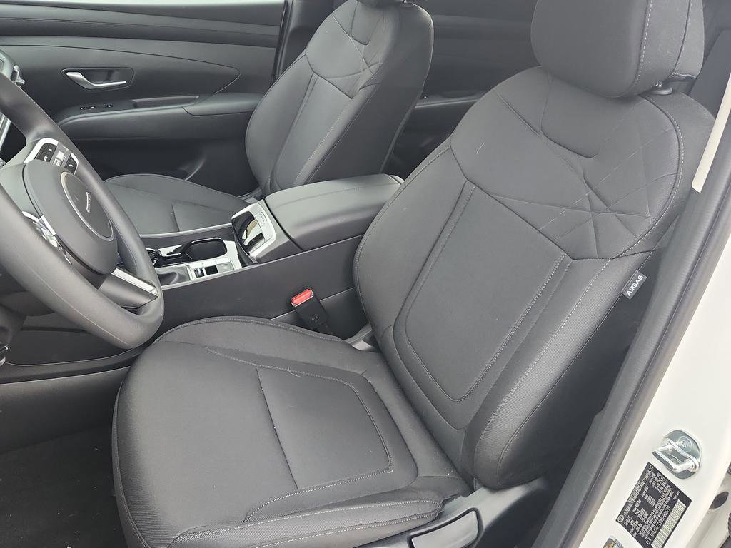 Certified 2025 Hyundai Tucson SE image 16