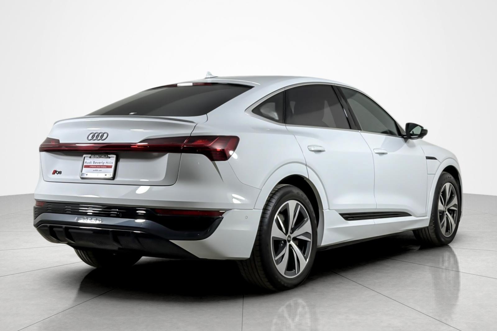 Used 2024 Audi Q8 e-tron Premium Plus AWD/4WD image 5