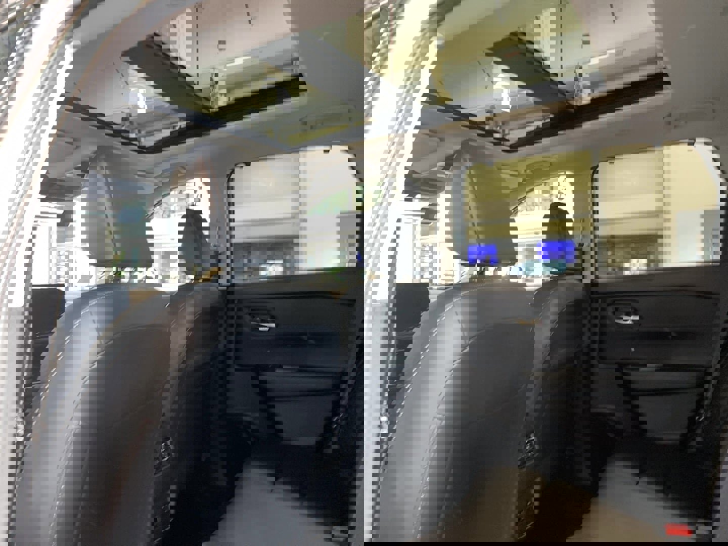 Used 2023 Nissan Rogue SL w/ SL Premium Package image 5