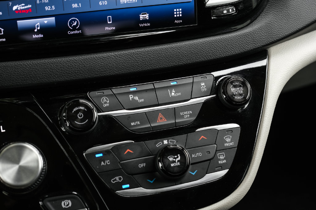 Used 2024 Chrysler Pacifica Touring-L FWD image 34