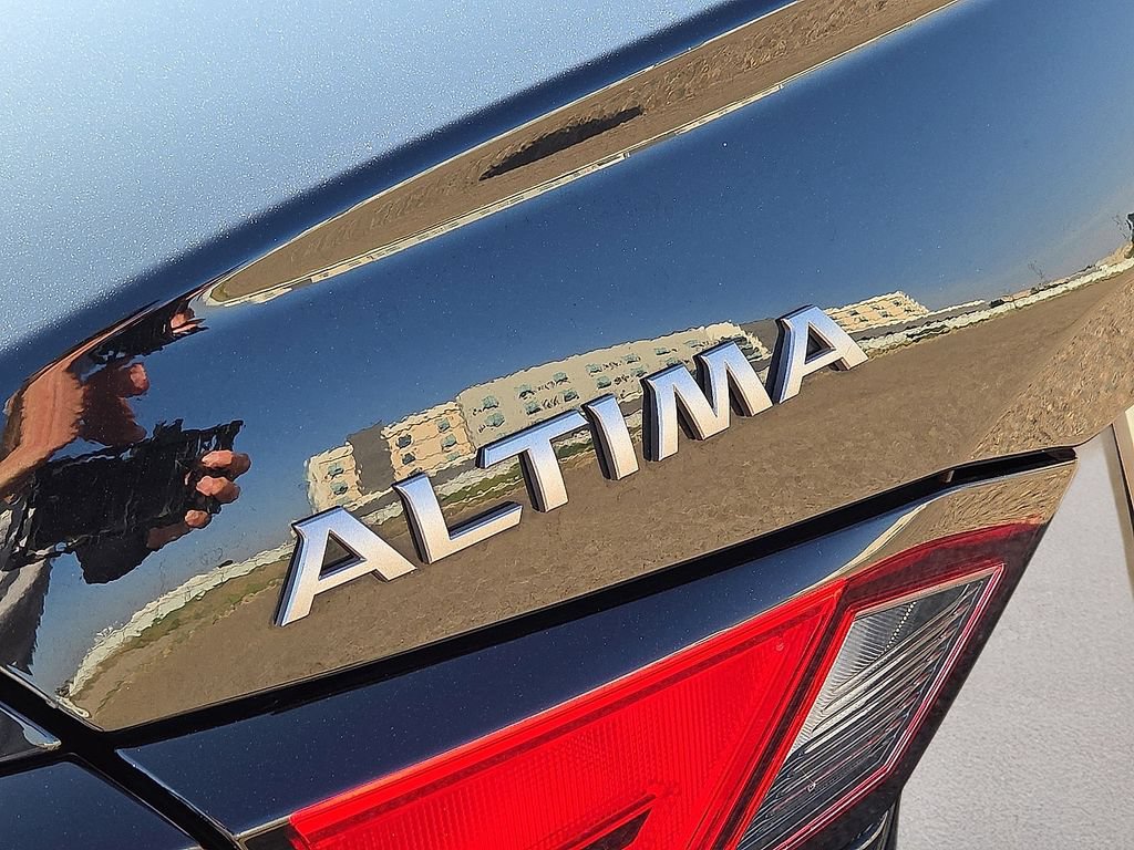 Used 2025 Nissan Altima 2.5 SV FWD image 11