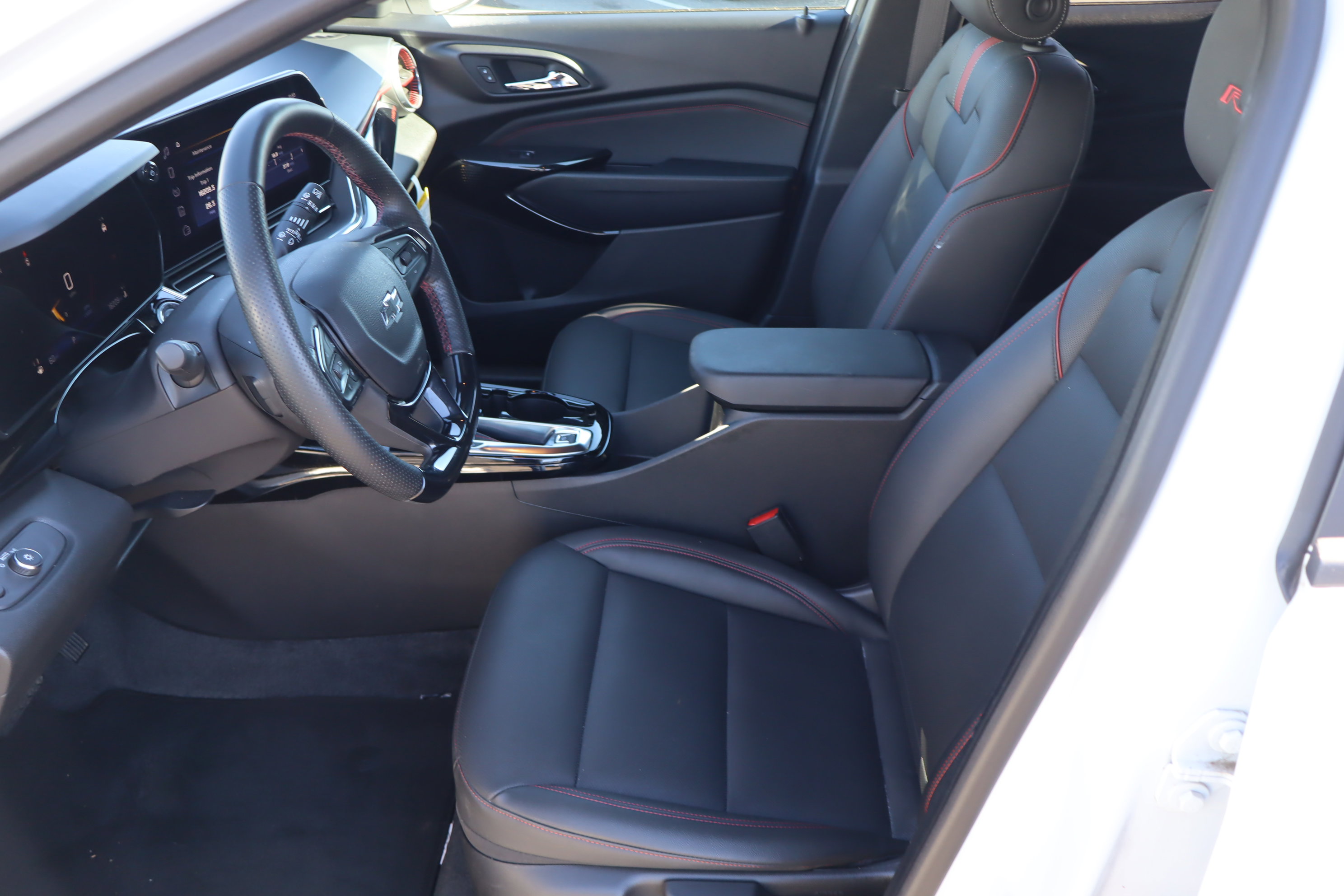 Certified 2024 Chevrolet Trax RS w/ Driver Confidence Package image 16