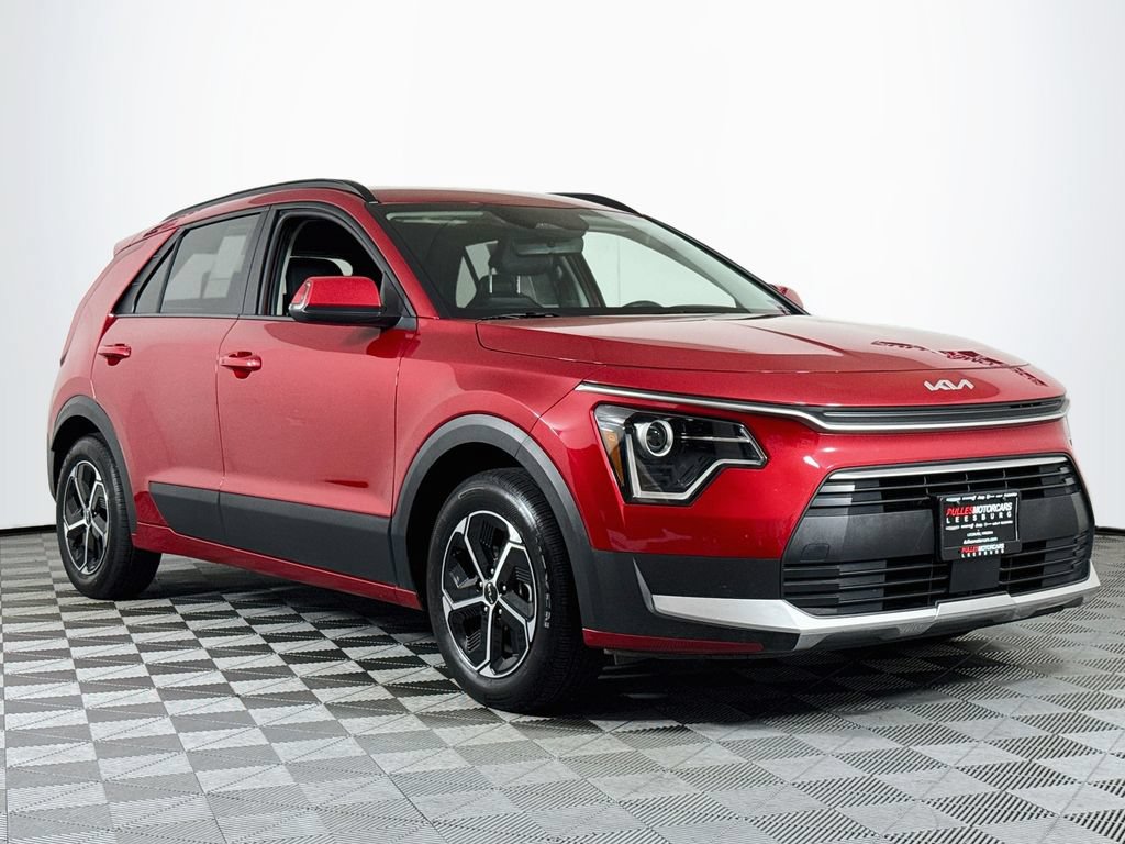 Used 2025 Kia Niro EX w/ EX Cold Weather Package FWD image 1