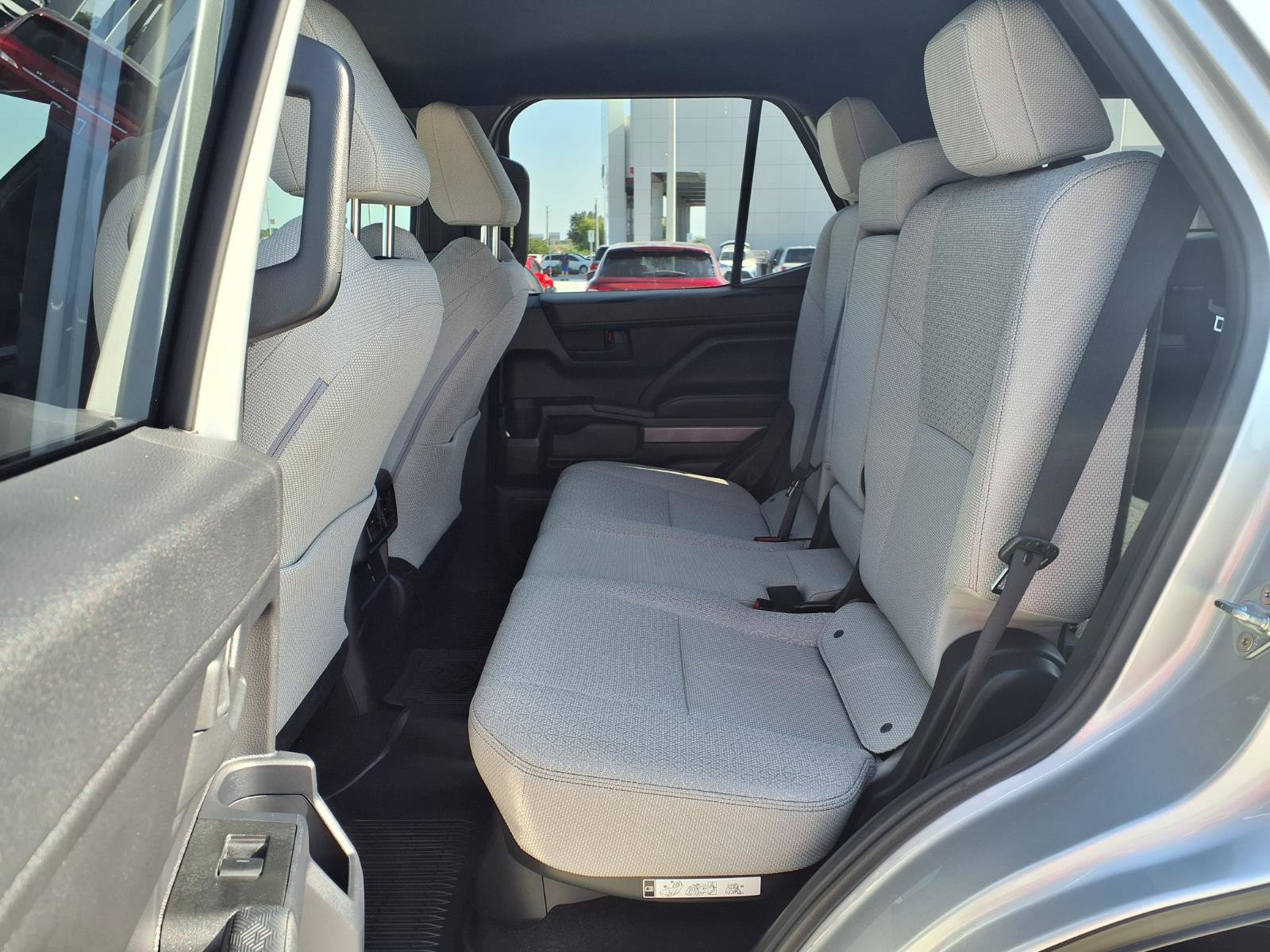 Used 2025 Toyota 4Runner SR5 AWD/4WD image 26