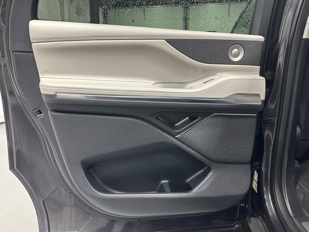 Used 2025 Lincoln Navigator L Reserve image 53