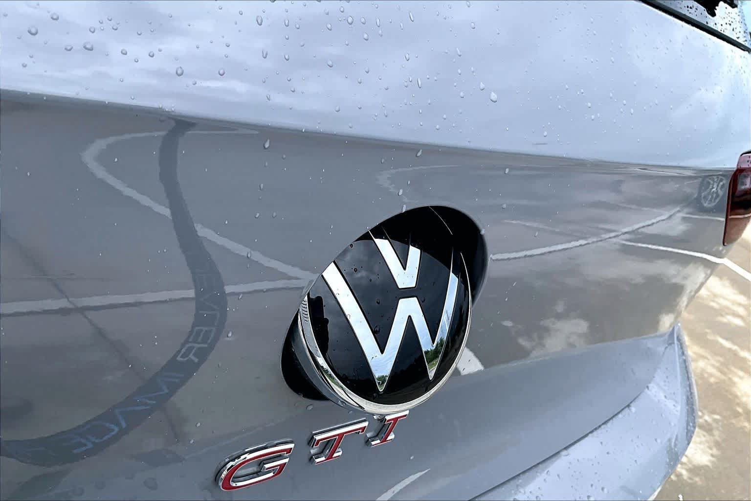 Used 2024 Volkswagen GTI SE FWD image 30