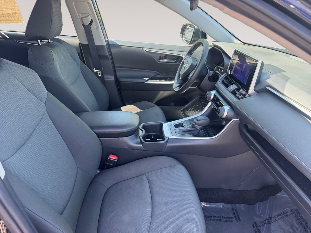 Used 2025 Toyota RAV4 XLE AWD/4WD image 15