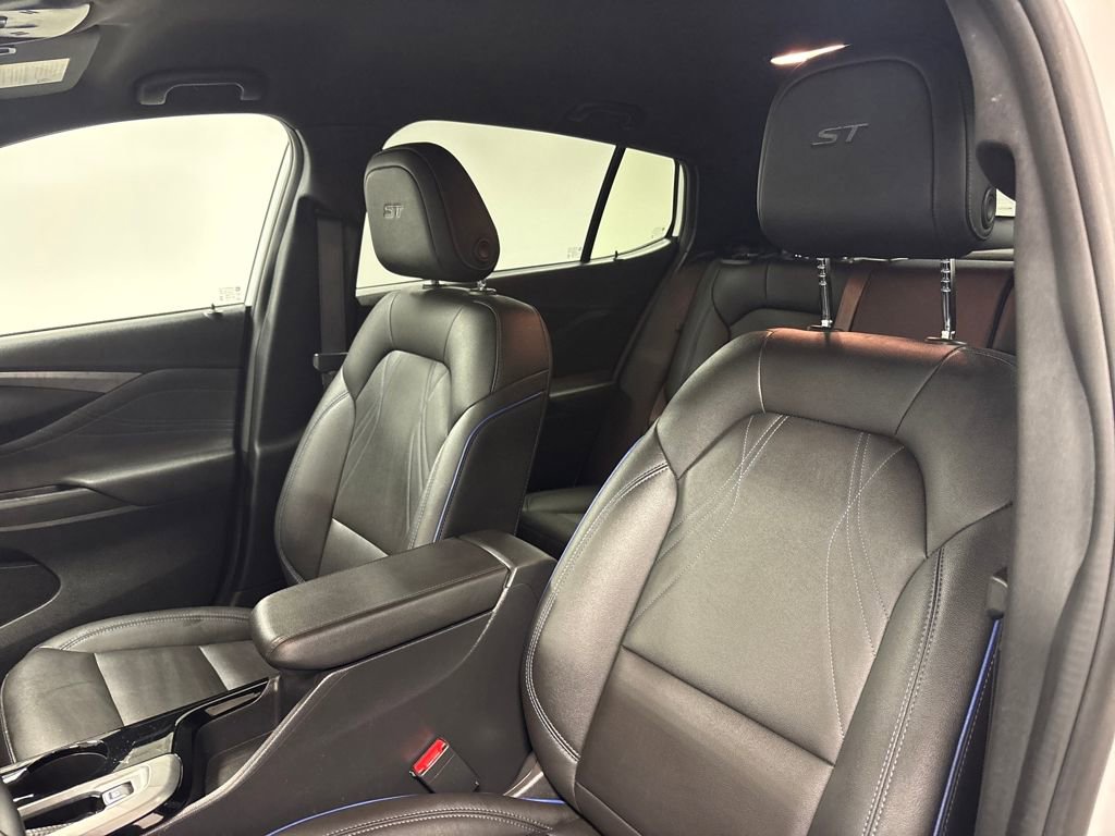 Used 2025 Buick Envista Sport Touring image 23