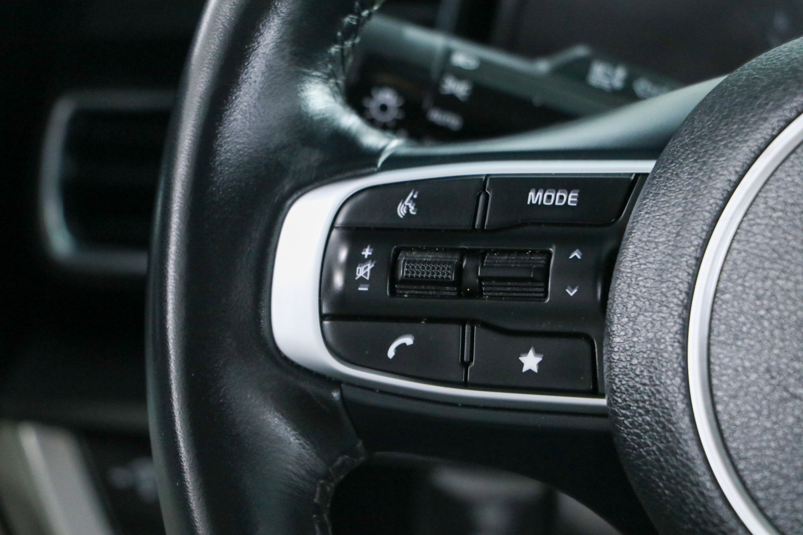 Used 2024 Kia Sportage EX FWD image 13