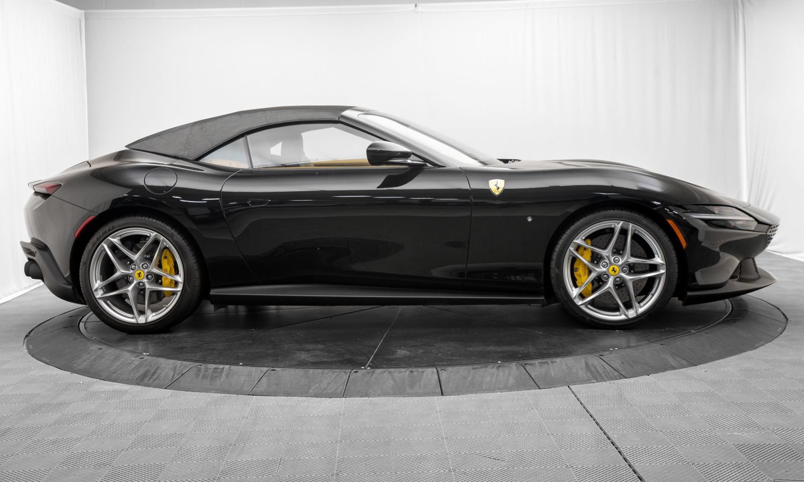 Used 2024 Ferrari Roma Spider RWD image 16