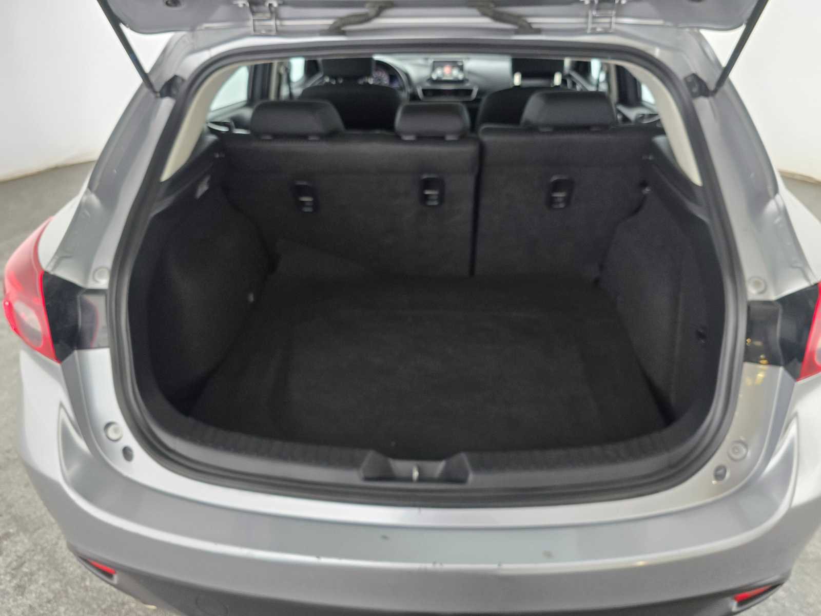 Used 2016 MAZDA MAZDA3 i Touring w/ Popular Equipment Package image 13