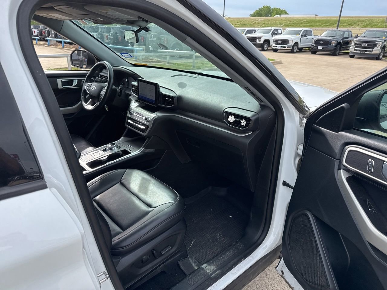 Used 2021 Ford Explorer XLT w/ Equipment Group 202A RWD image 15