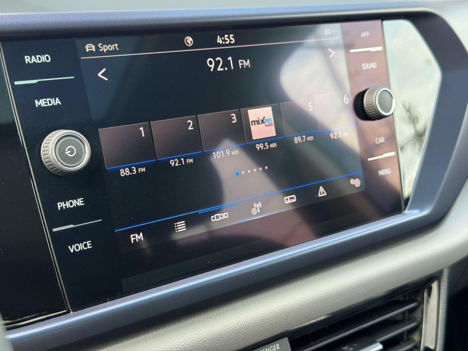 Certified 2022 Volkswagen Taos SE FWD image 18