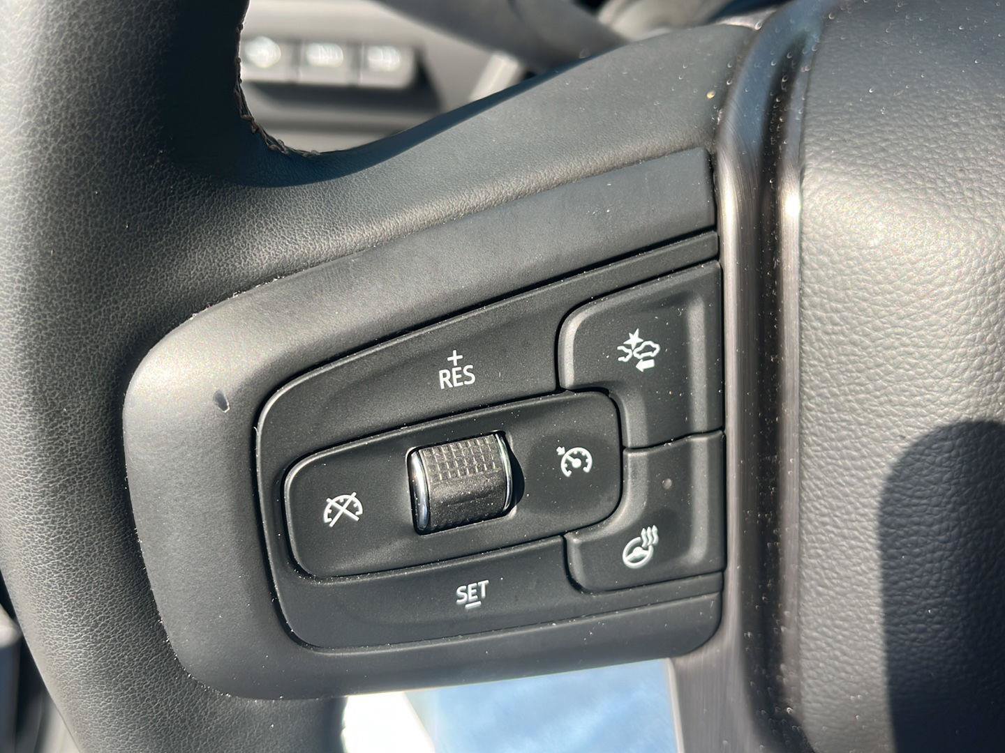 Used 2024 GMC Sierra 2500 AT4 w/ AT4 Premium Plus Package AWD/4WD image 11
