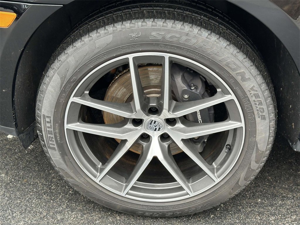 Used 2025 Porsche Macan image 11