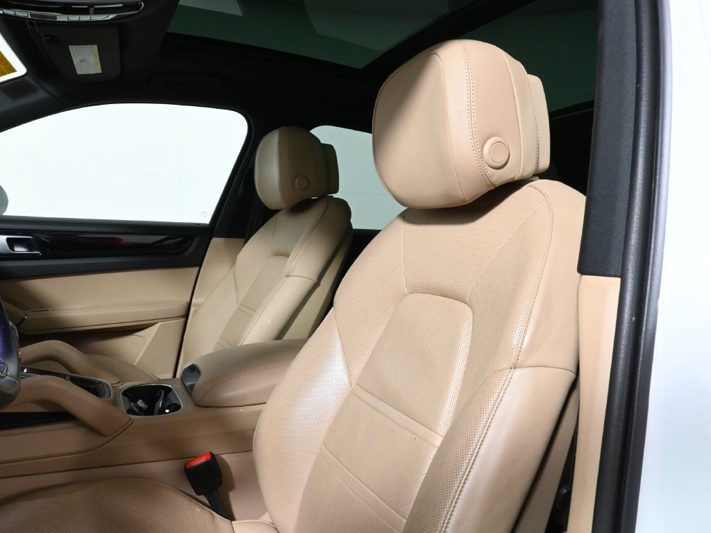 Used 2022 Porsche Cayenne AWD/4WD image 6