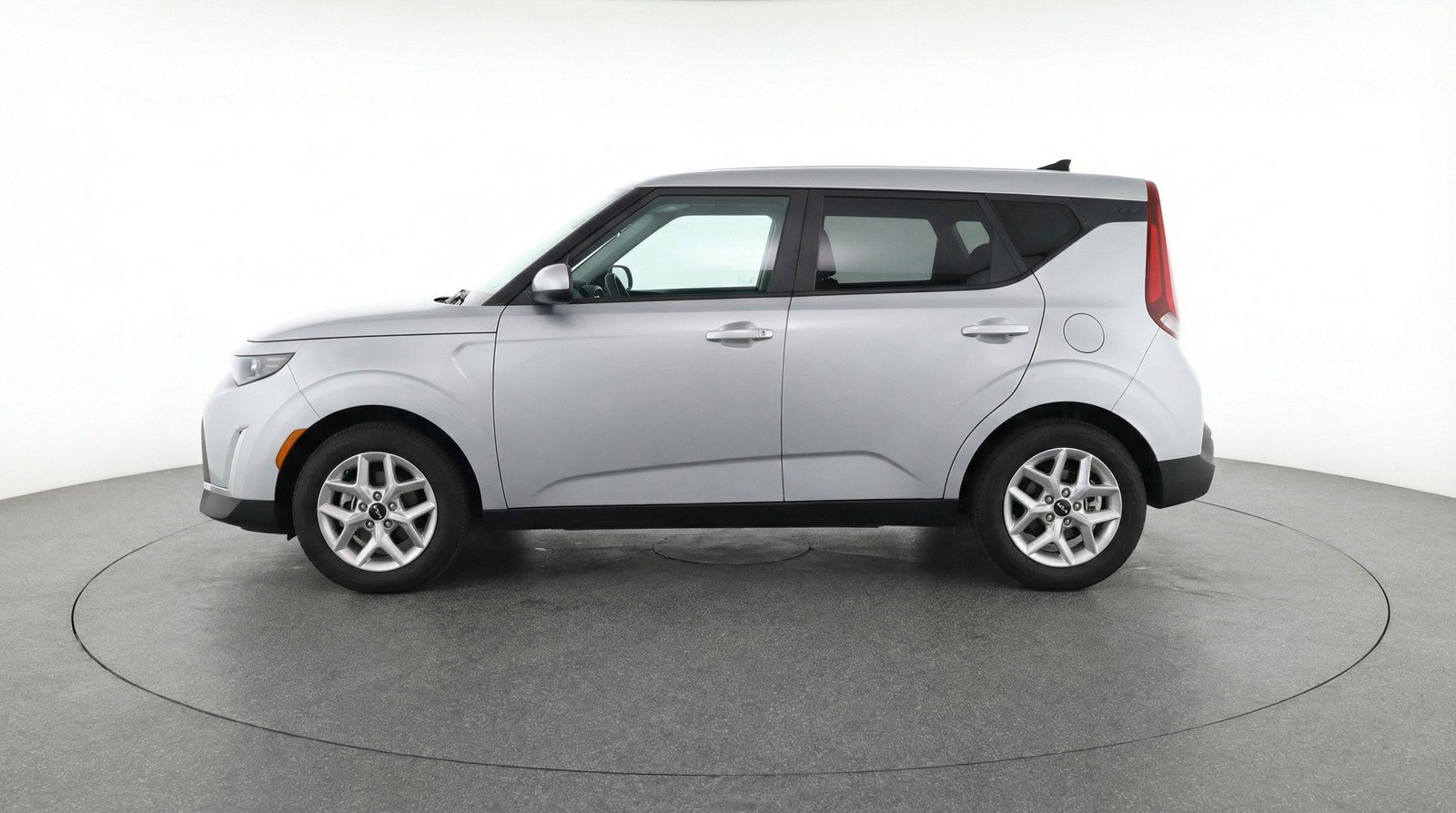 Used 2025 Kia Soul LX w/ LX Technology Package FWD image 5