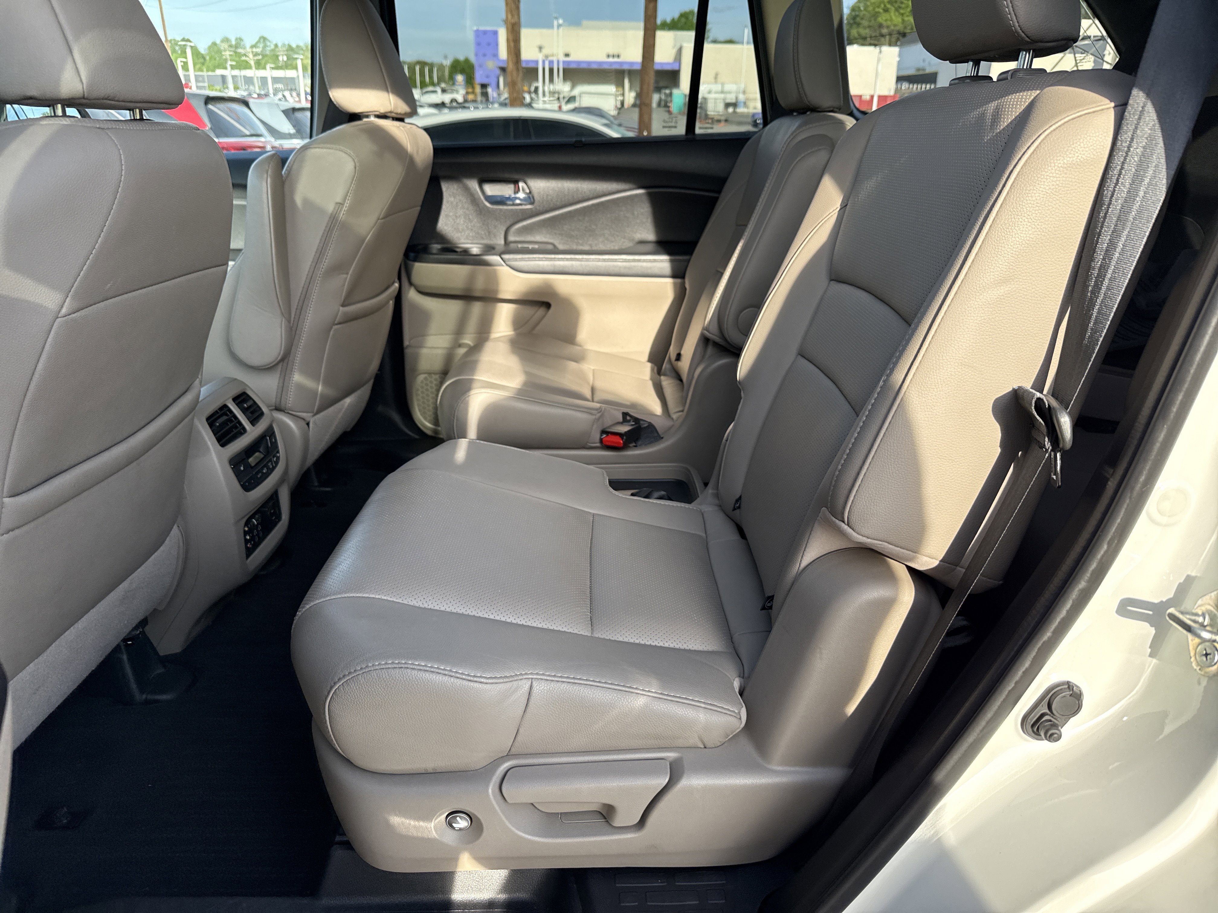 Used 2018 Honda Pilot Elite image 32