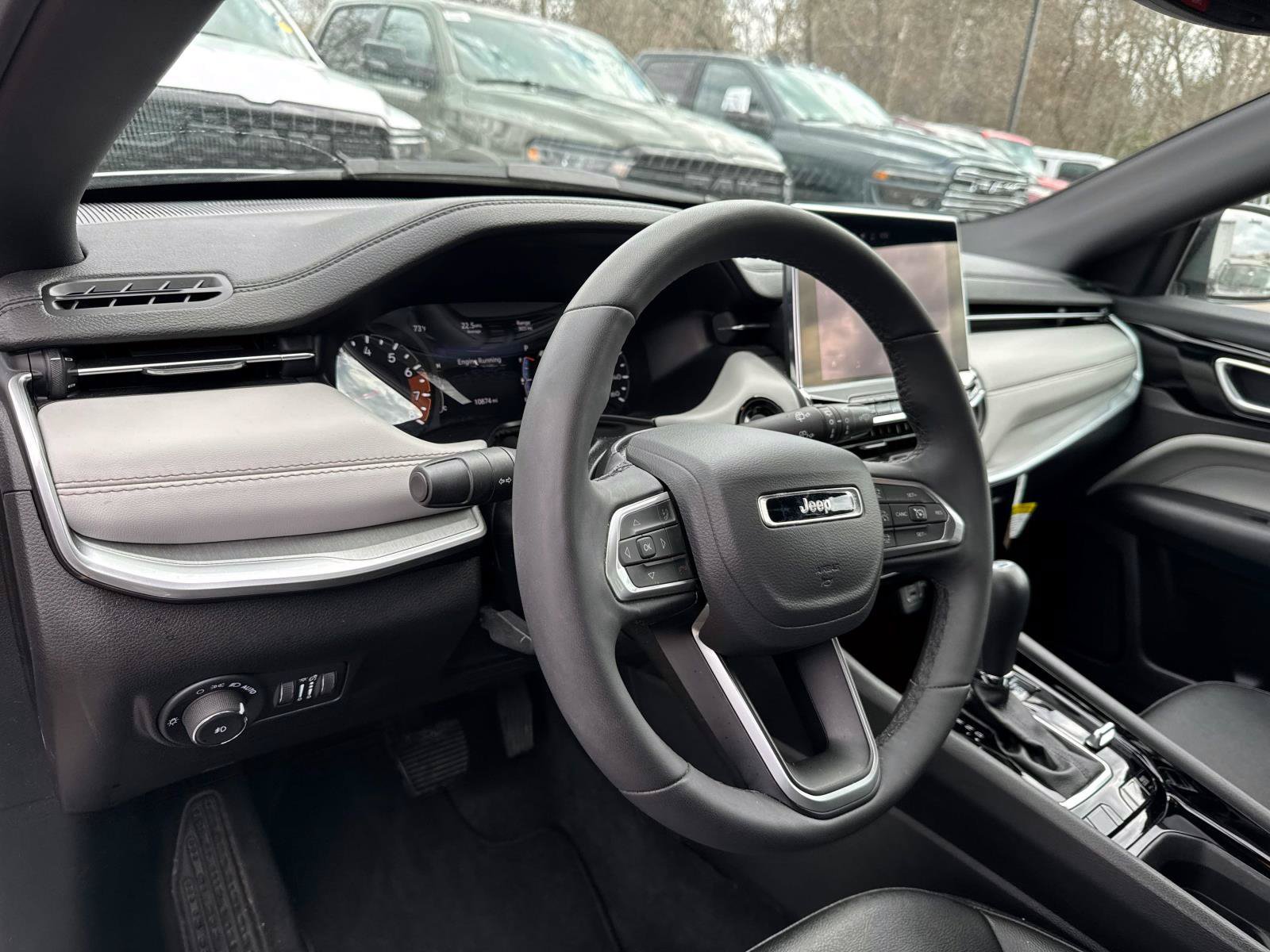 Used 2025 Jeep Compass Limited AWD/4WD image 9