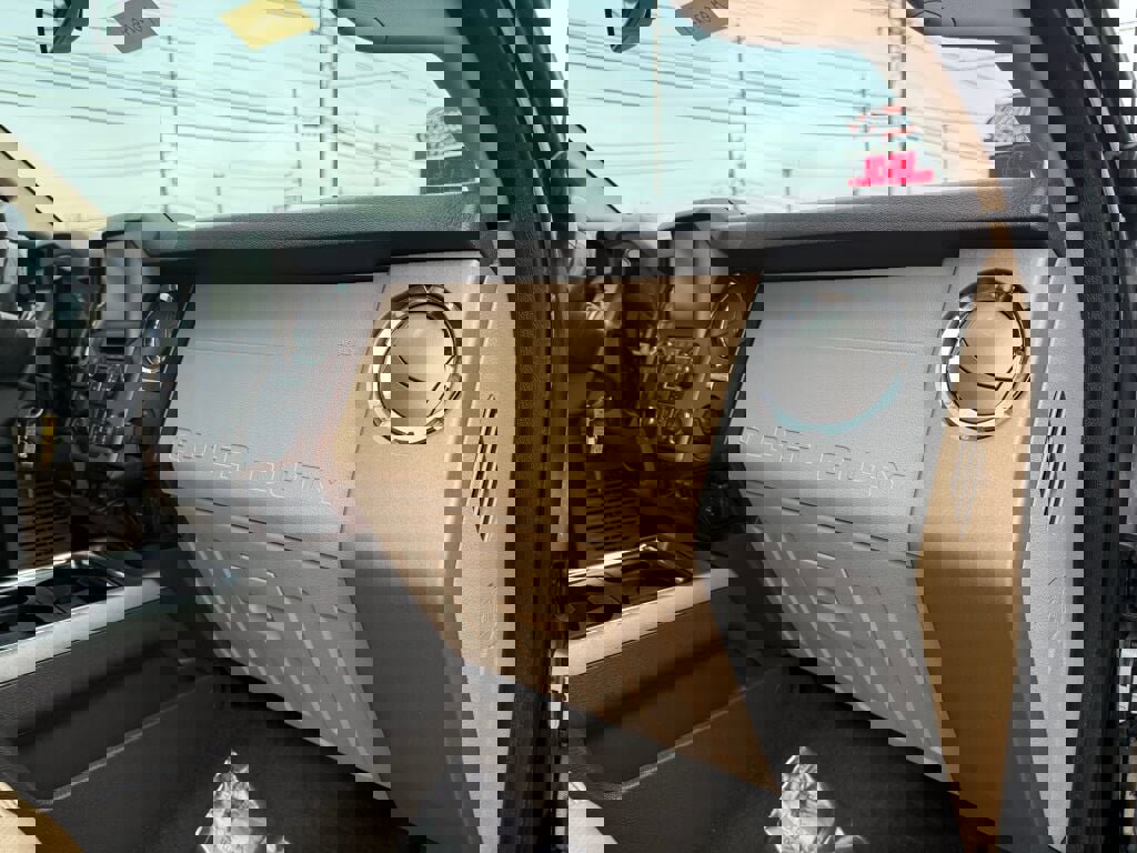 Used 2016 Ford F350 Lariat w/ Chrome Package image 28