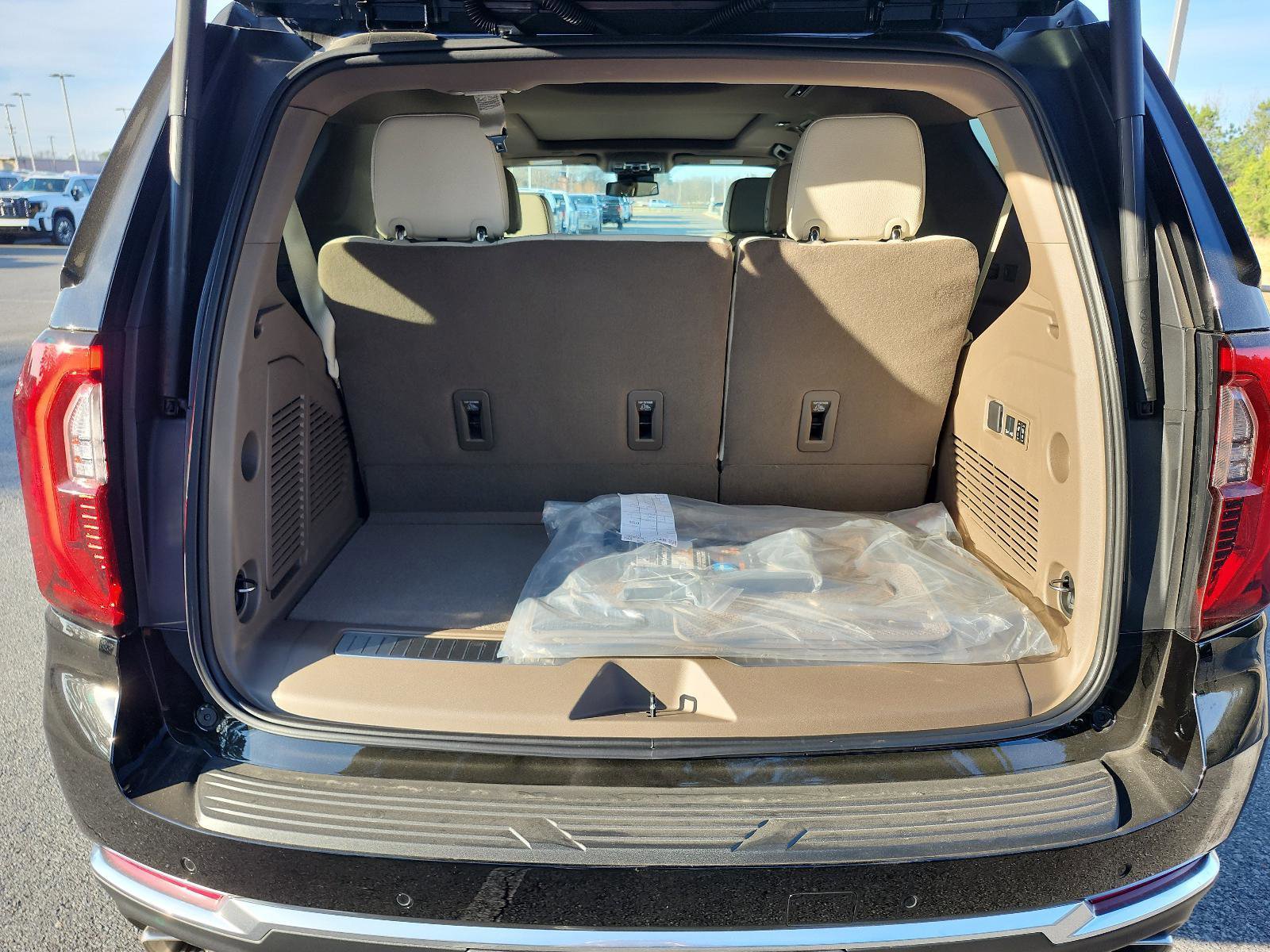 New 2026 GMC Yukon Denali w/ Sun & Power Step Package image 9