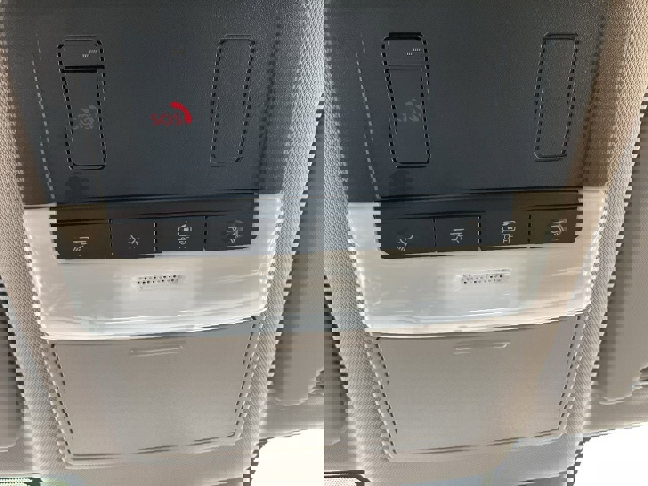 Used 2025 Nissan Rogue SV image 28